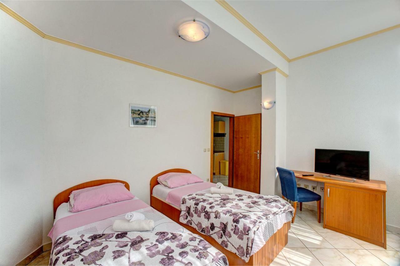 Apartments Plavi Biser Шибеник Экстерьер фото